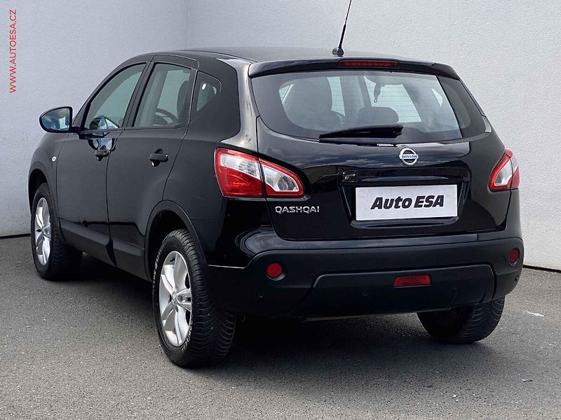 Nissan Qashqai (2011) 1.6i 4x2, Acenta - fotka 6 z 16