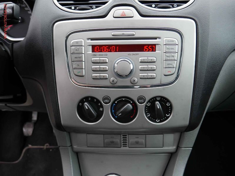 Ford Focus (2009) 1.6i, AC - fotka 11 z 17