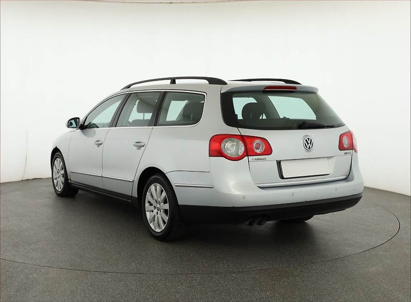 Volkswagen Passat (2009) 2.0 TDI, Automat, po STK - fotka 4 z 16