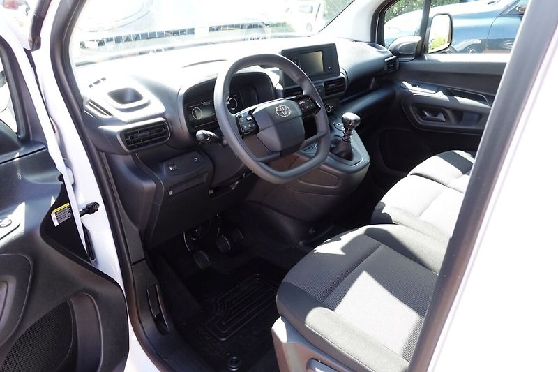 Toyota ProAce City 1.5D-4D 100 4D Panel Van Short - fotka 10 z 23