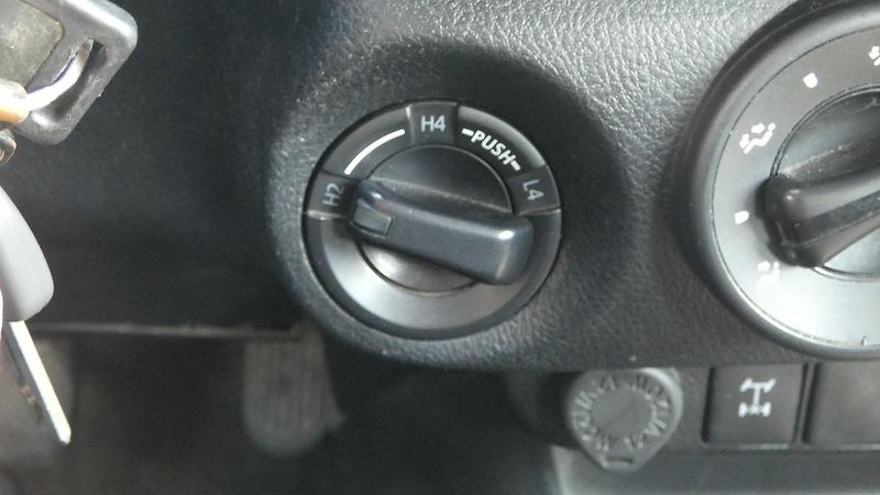 Toyota Hilux 2.4 D-4D Double Cab 4x4 Live - fotka 16 z 23