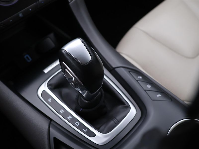 Ford Mondeo 2,0 Hybrid iCVT 103kW Vignale - fotka 26 z 35