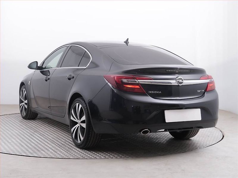 Opel Insignia (2015) 2.0 CDTI, 4X4, Automat, Navi - fotka 4 z 20