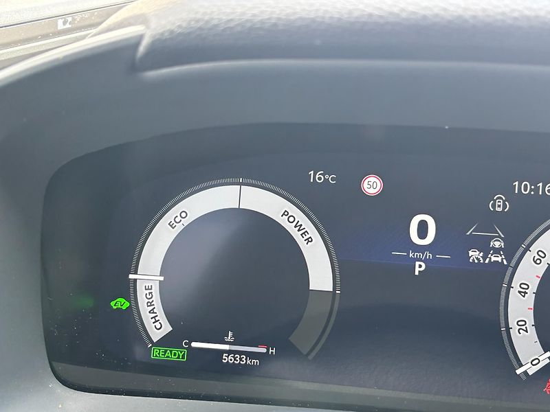 Toyota C-HR 2,0 HEV e-CVT GR Sport - fotka 15 z 26