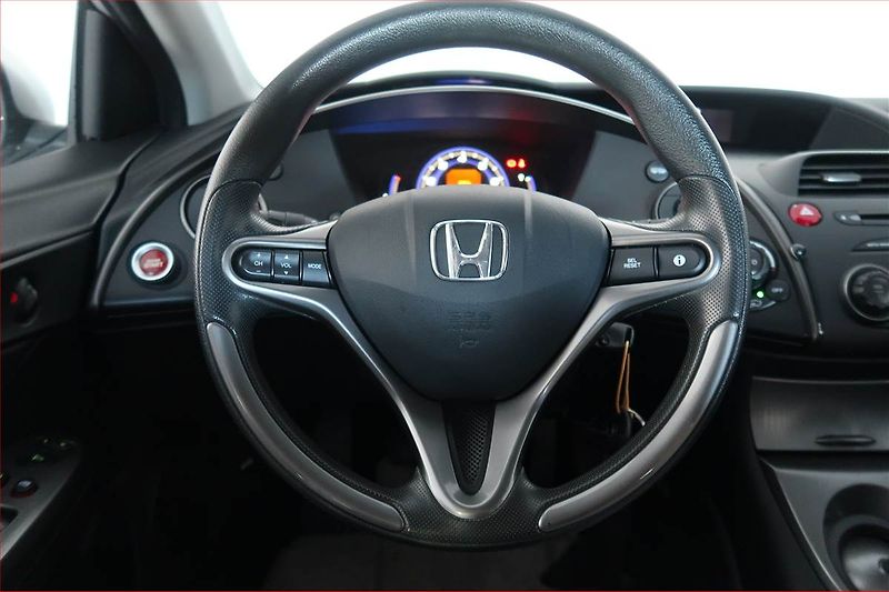 Honda Civic (2010) 1.4 i-VTEC - fotka 15 z 17