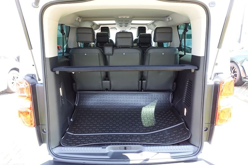 Toyota ProAce Verso 2.0 Diesel 177 - 8 AT VIP 7S S - fotka 16 z 38
