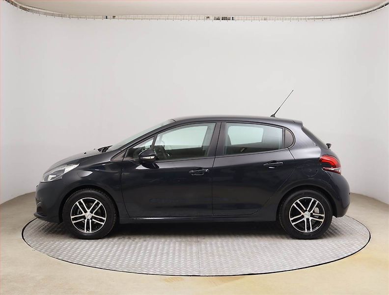 Peugeot 208 (2018) 1.2 PureTech, ČR,1.maj - fotka 3 z 17