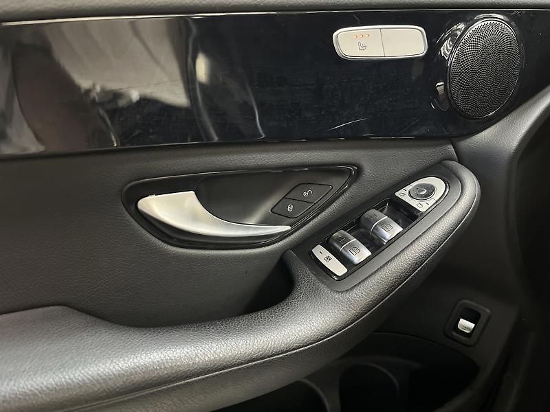 Mercedes-Benz GLC 220d 4MATIC - fotka 13 z 23