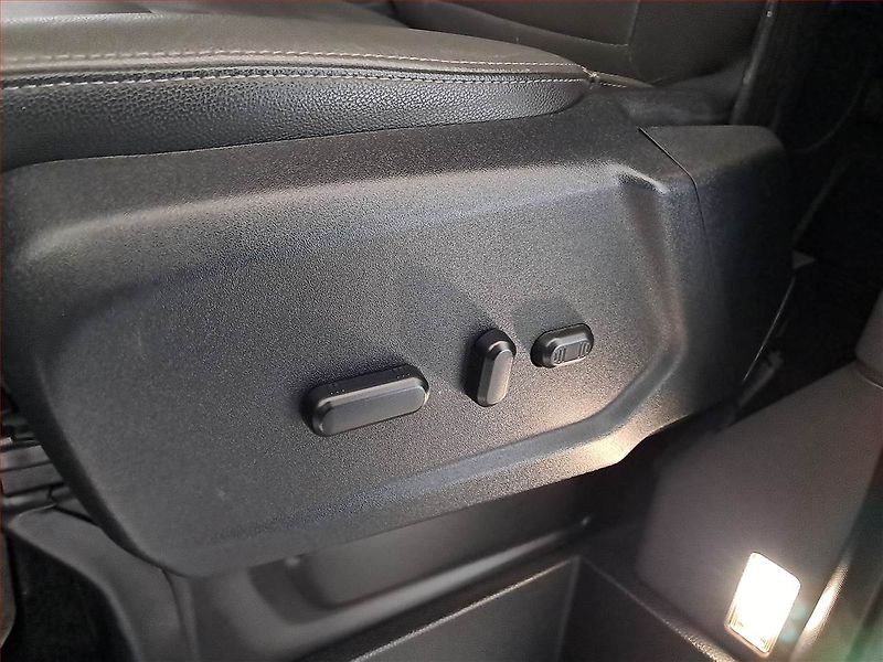 Ford Tourneo Custom (2021) Titanium 2.0 EcoBlue mHEV, ČR - fotka 16 z 21