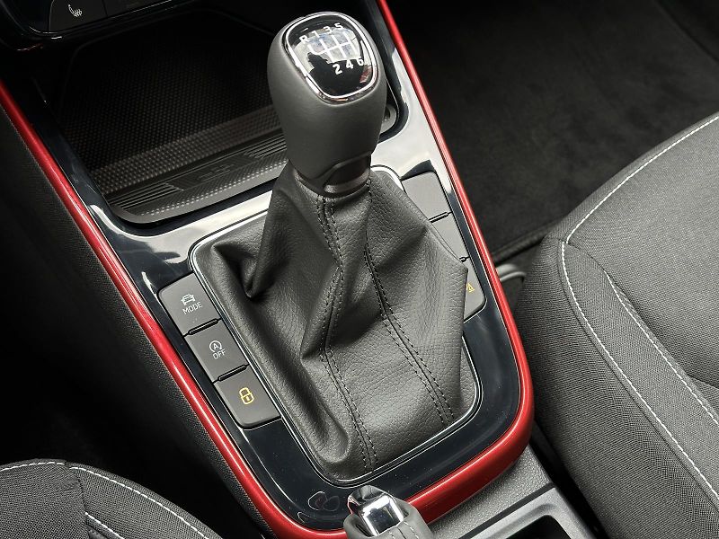 Škoda Fabia 1.0TSi 116PS Monte Carlo Bi-LE - fotka 31 z 37