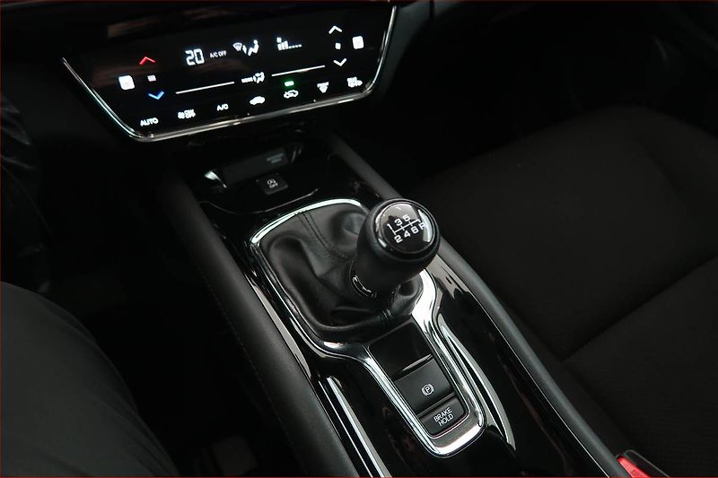 Honda HR-V (2017) Executive 1.5 i-VTEC - fotka 13 z 20