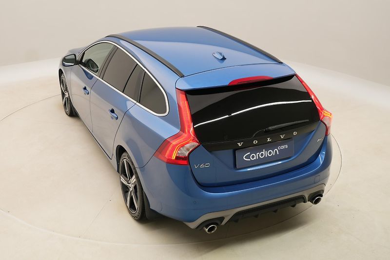 Volvo V60 D4 AWD R-DESIGN AUT  - fotka 17 z 41