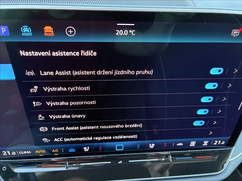 Volkswagen Passat 2,0 TDI IQ-LIGHT KAMERA 360 - fotka 19 z 33
