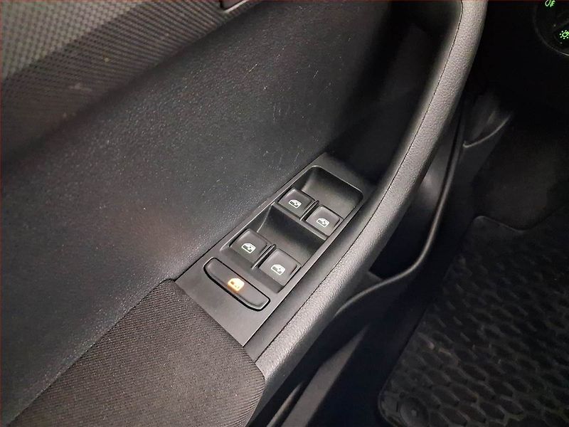 Škoda Fabia (2020) 1.0 TSI, Kůže, Tempomat - fotka 17 z 18