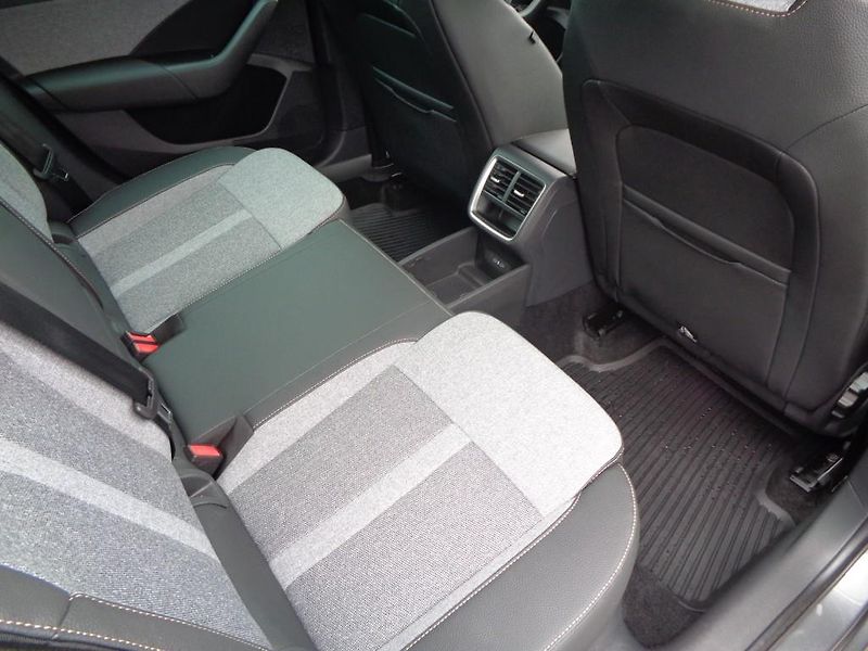 Škoda Octavia COMBI 1.5 eTSI M-HEV Top Selec - fotka 26 z 29