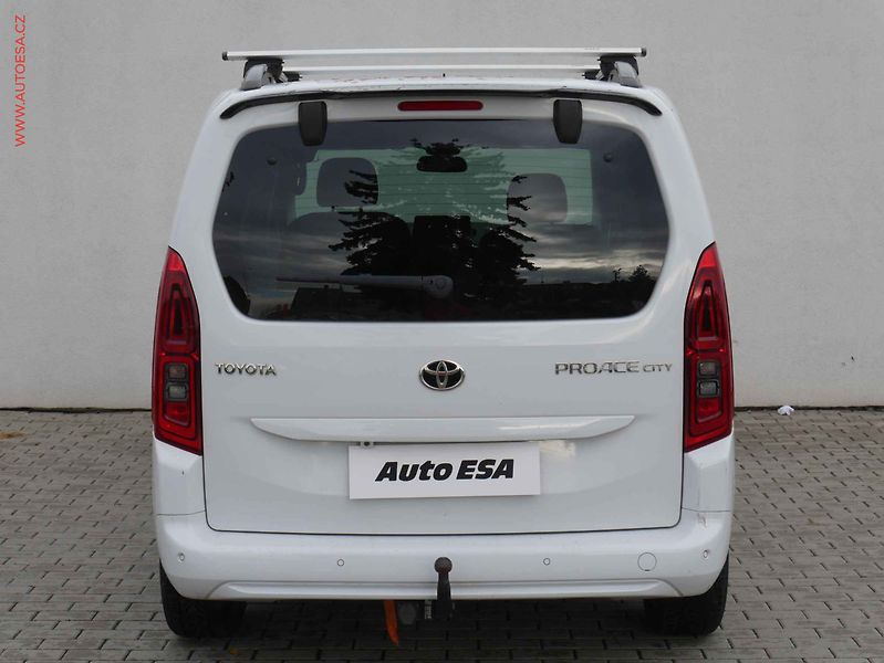 Toyota ProAce City Verso (2023) 1.2T, 1.maj,ČR, Family, AT - fotka 5 z 19
