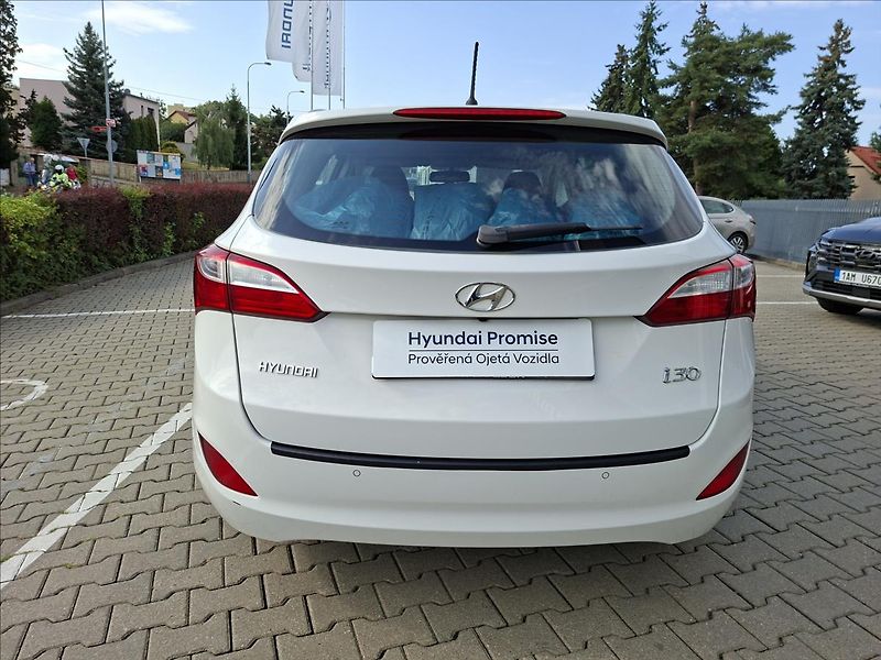 Hyundai i30 1,6 Trikolor 88KW - fotka 4 z 18