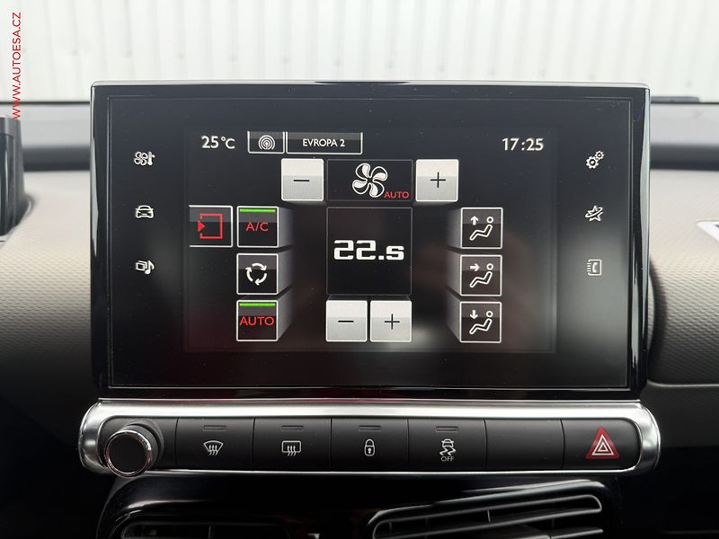 Citroën C4 Cactus (2018) 1.2 VTi, ČR, Feel, AT - fotka 16 z 18