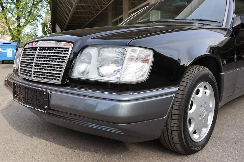 Mercedes-Benz 124 E320 CABRIO 162kW - fotka 5 z 50