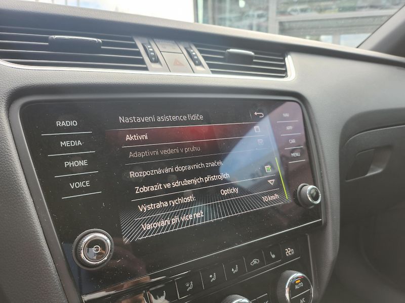 Škoda Octavia RS 2.0 TDI 135kw DSG 4X4 Combi - fotka 18 z 25