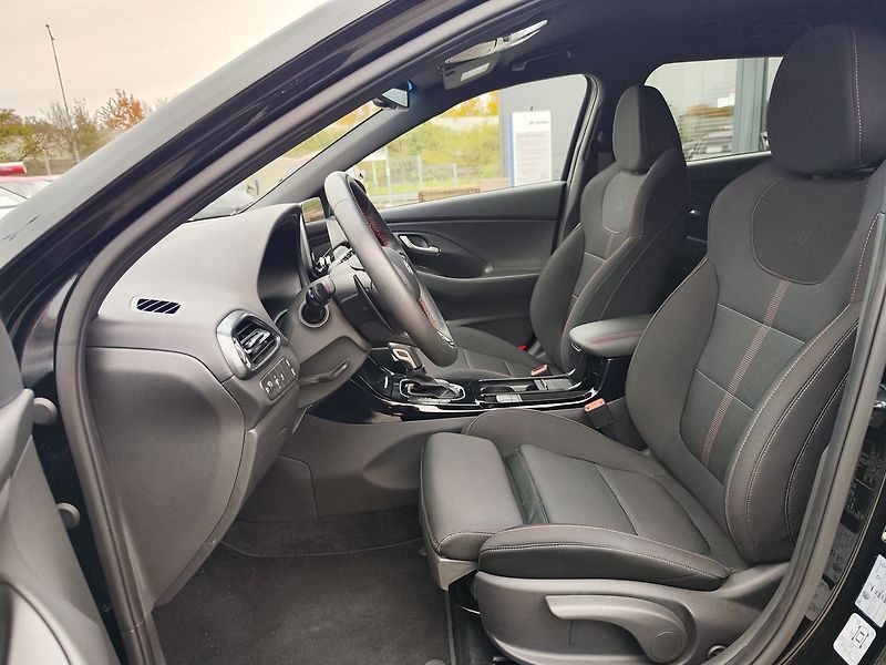 Hyundai i30 1.5 T-GDI/103kW N-Line DCT - fotka 14 z 34
