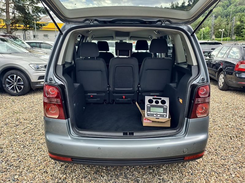Volkswagen Touran 1.9 TDi 77kW TEMPOMAT, VÝHŘEVY - fotka 12 z 20