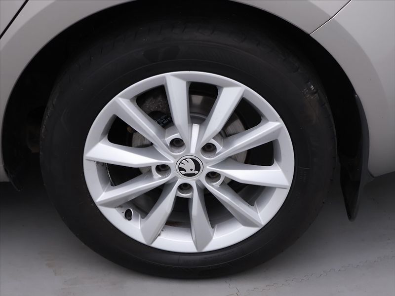 Škoda Octavia 1,6 TDI Ambition Klima CZ - fotka 25 z 32