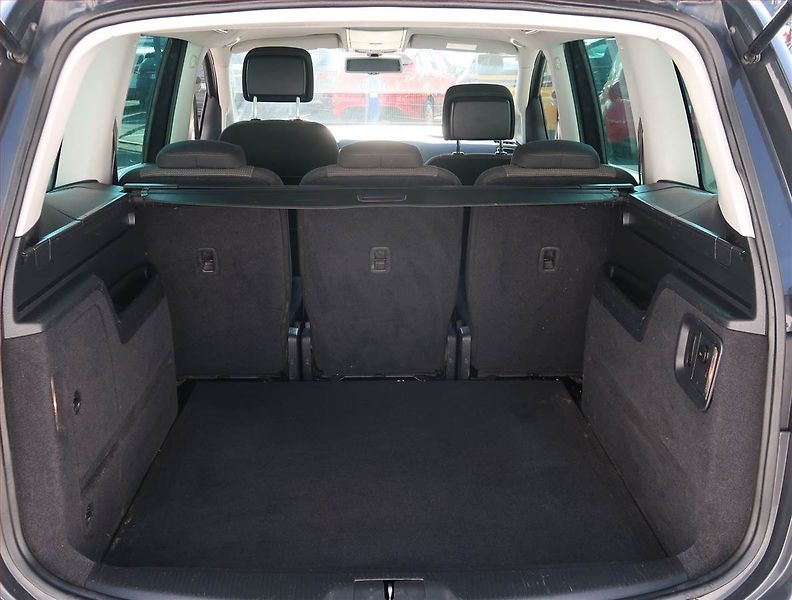 Volkswagen Sharan (2014) 2.0 TDI, 4X4, Serv.kniha - fotka 13 z 19