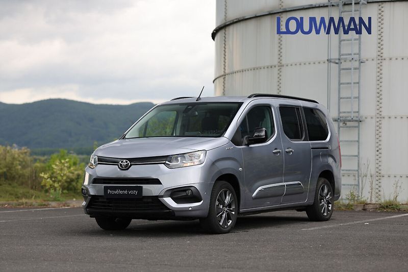 Toyota ProAce City Verso EV FAMILY COMFORT L2 - fotka 18 z 21