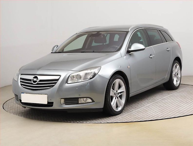 Opel Insignia (2011) 2.0 CDTI, 4X4, Xenony - fotka 2 z 19