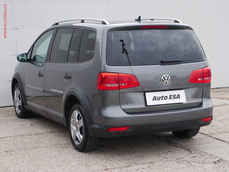 Volkswagen Touran (2015) 2.0TDi 7míst, Bixenon - fotka 4 z 16