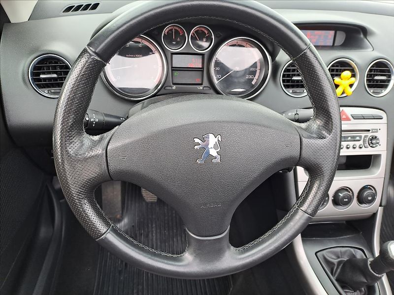 Peugeot 308 CC 1.6i 88kW - fotka 14 z 22