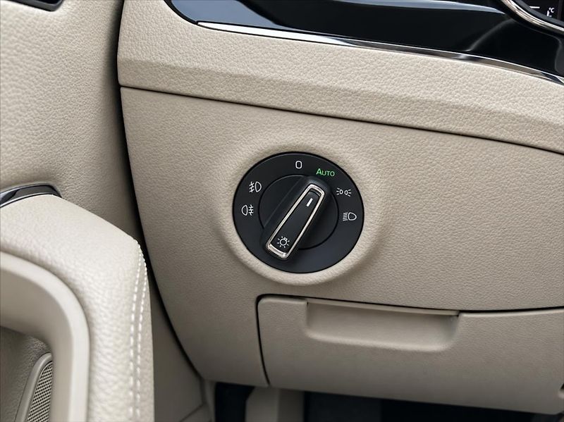 Škoda Superb 2,0 TSi L&K 4x4 DSG 272PS LED - fotka 22 z 26