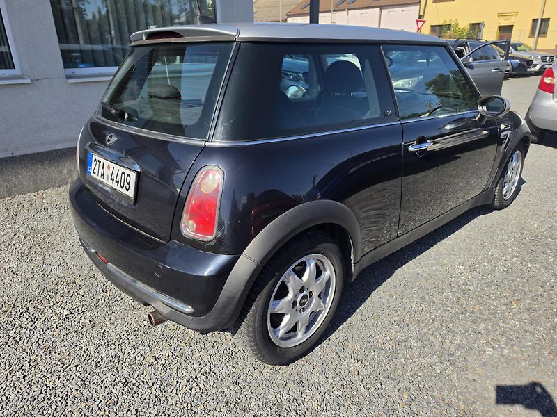 Mini Cooper 1.6 i  - fotka 4 z 17