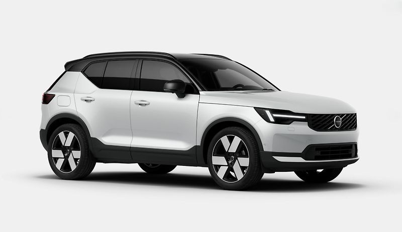 Volvo XC40 (2026) B4 ULTRA DARK AUT - fotka 7 z 13