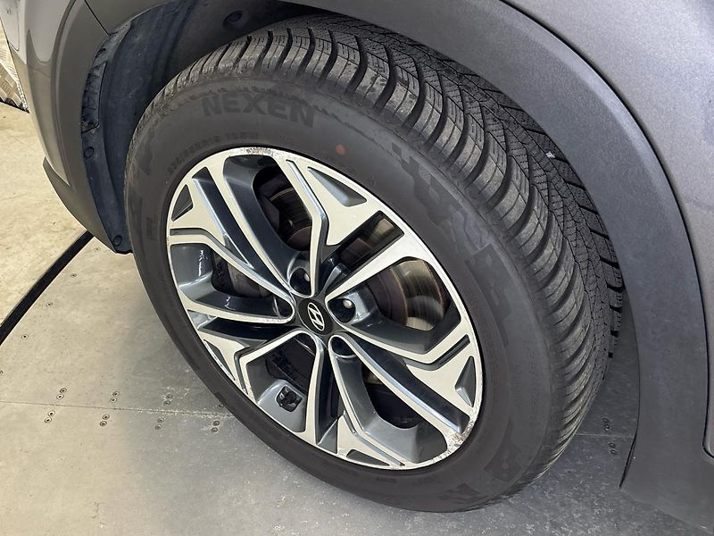 Hyundai Santa Fe Premium Luxury 4x4 AT - fotka 33 z 33