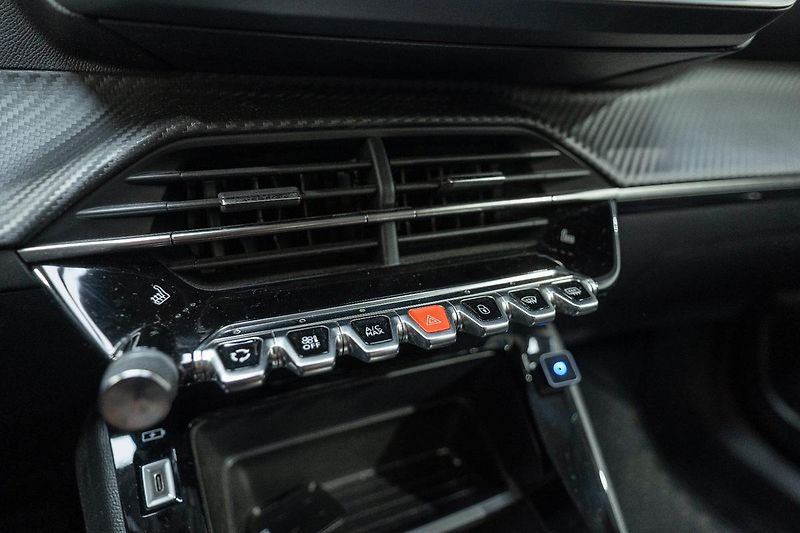 Peugeot 2008 1.2 PureTech 96 kW - fotka 14 z 27