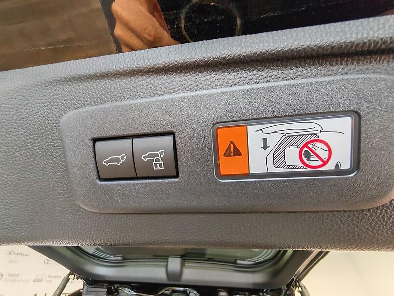 Toyota Land Cruiser 2.8L Diesel Executive 4x4 - fotka 11 z 48