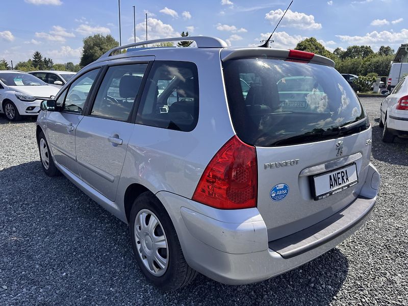 Peugeot 307 SW 1.6 16V - fotka 4 z 17