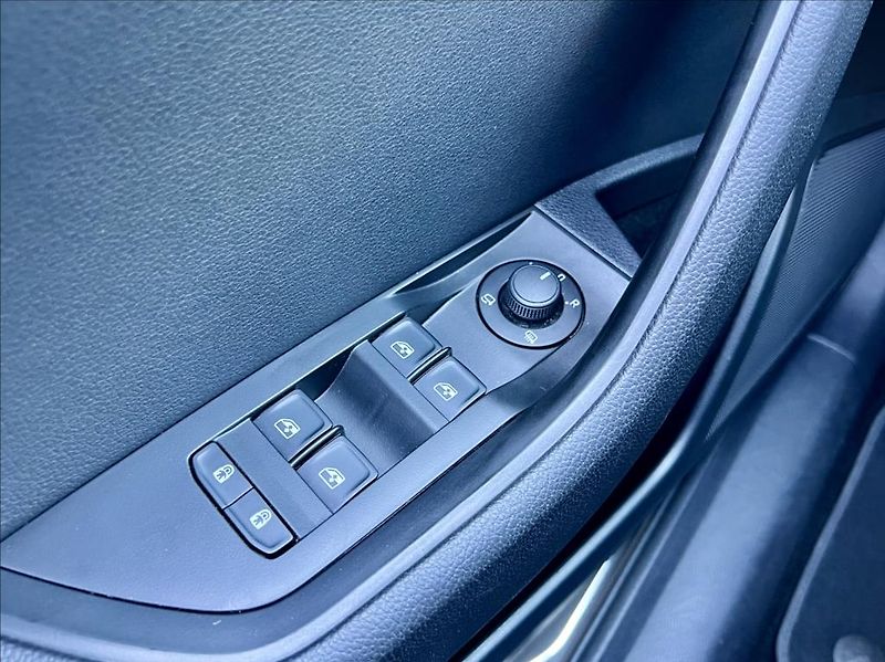 Škoda Superb 2,0 TDI DSG VIRTUAL ACC ZÁRUKA - fotka 43 z 48
