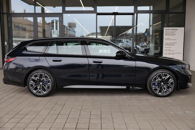 BMW Řada 5 540d xDrive Touring - fotka 4 z 18