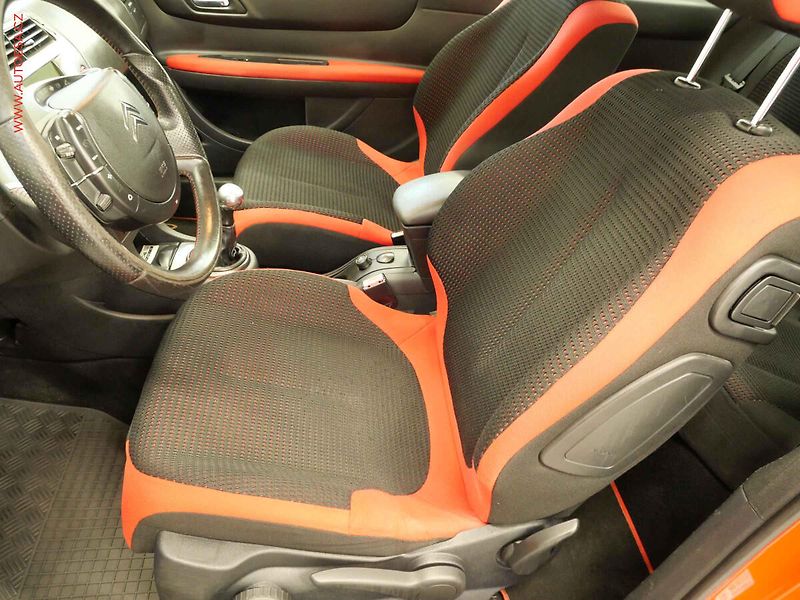 Citroën C4 (2010) 1.6 16v, 2.maj,ČR, Klima - fotka 10 z 21