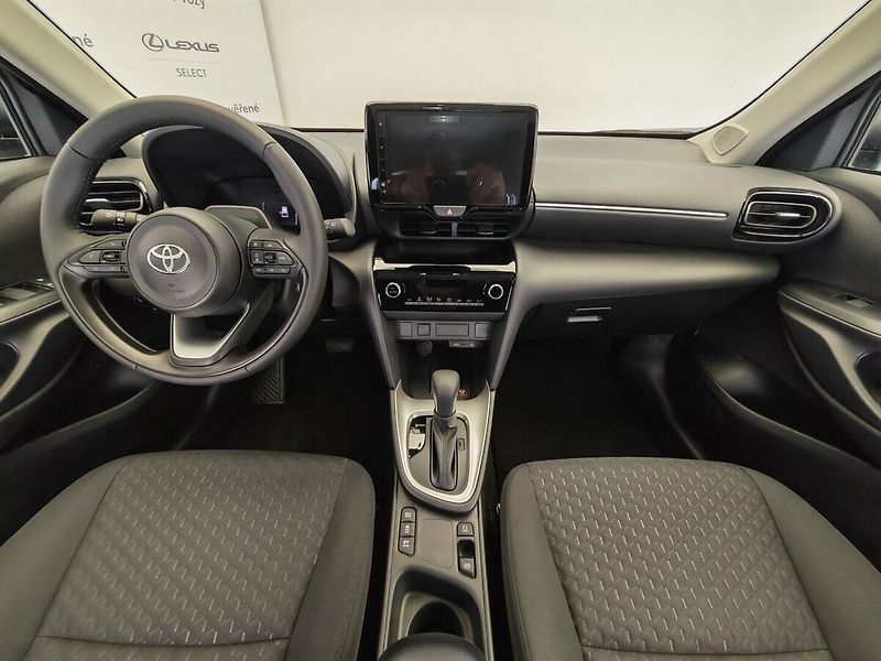 Toyota Yaris Cross 1.5 Hybrid ( 115k ) e-CVT 4x2 - fotka 10 z 33