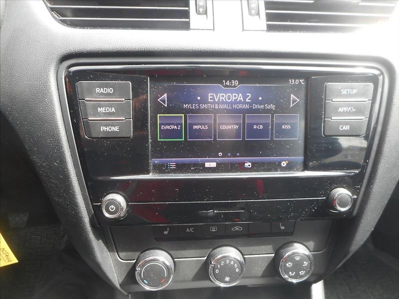 Škoda Octavia 1,6 TDi - fotka 13 z 22