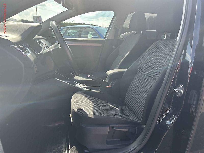 Škoda Octavia (2014) 1.2TSi, AC, výhřev sed - fotka 9 z 16