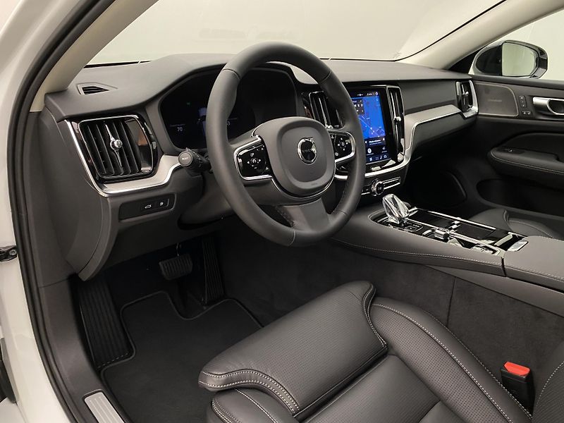 Volvo V60 (2026) T6 AWD Plug-in DARK PLUS - fotka 21 z 64
