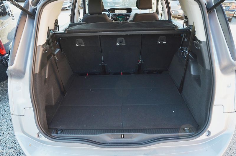 Citroën Grand C4 SpaceTourer (2020) 1.5 HDi 96kW AUTOMAT / 7 MÍST - fotka 11 z 37