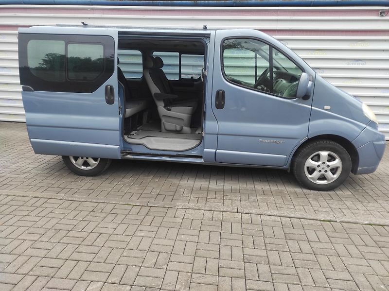 Renault Trafic 2,5dCi 107kW Passenger 7 míst - fotka 4 z 20