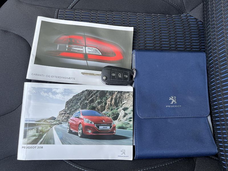 Peugeot 208 1.2i KLIMA PANORAMA TEMPOMAT - fotka 36 z 44