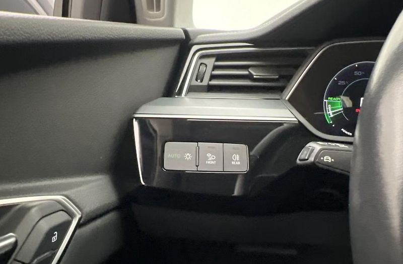 Audi Q8 e-tron 50 Q Vzduch. odpružení Kamera - fotka 16 z 32